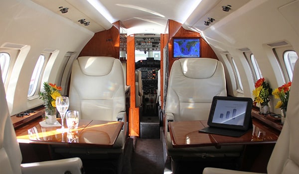 Hawker 700