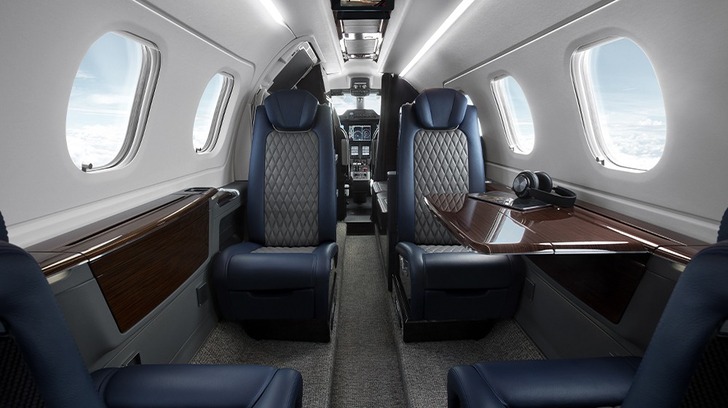 Внутри бизнес-джета