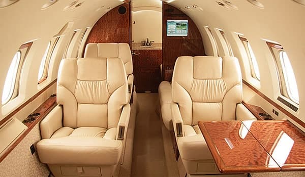Hawker 700