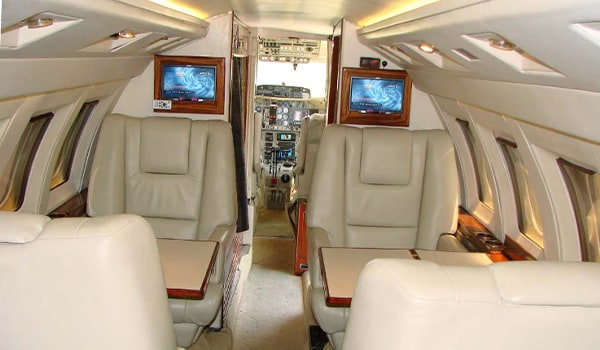 Hawker 700